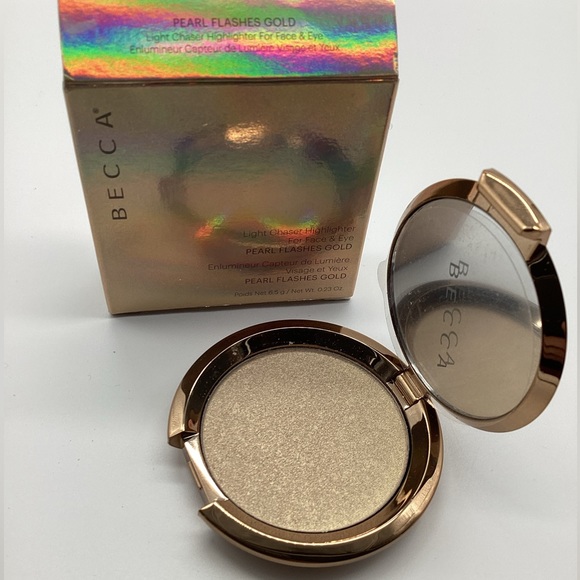 Becca Cosmetics Light Chaser Highlighter in Pearl Flashes Gold - BNIB - Picture 11 of 16